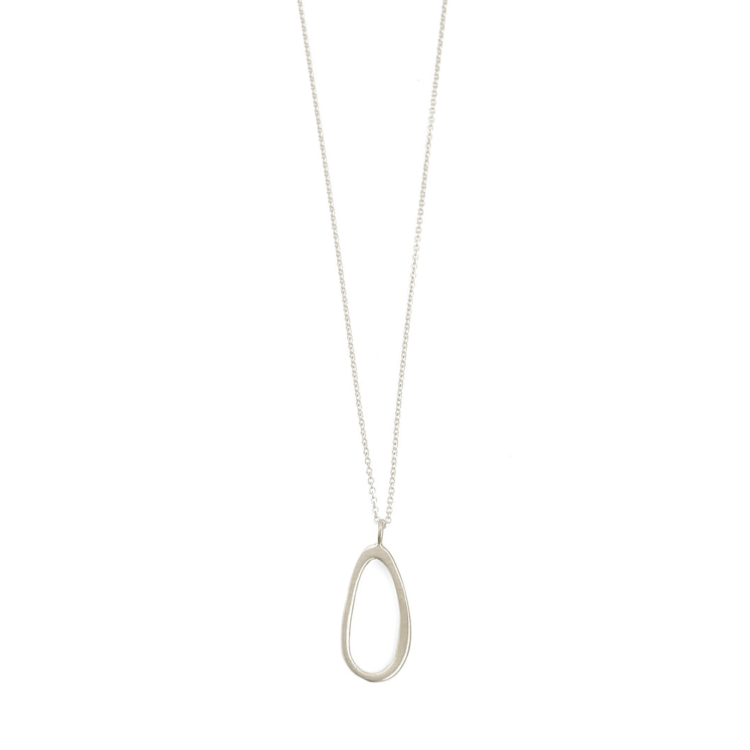 Philippa Roberts: Small Oval Necklace Silver